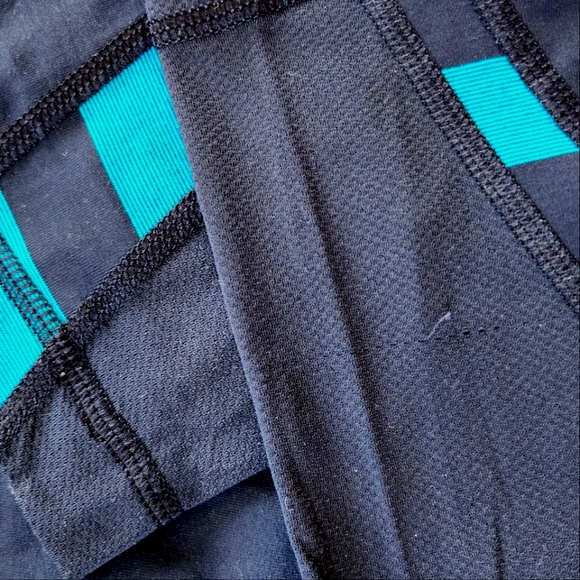 Cropped Lululemon leggings size 6 - Picture 3 of 3